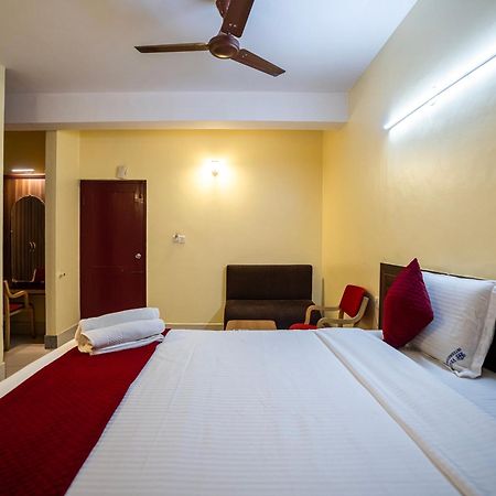 Hotel Vyshak International Mysore Buitenkant foto